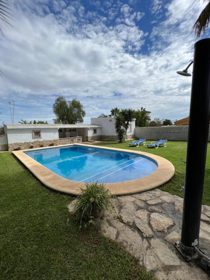 Chalet En La Barrosa, Piscina+Bbq+Grifo De Cerveza 奇克拉纳－德拉弗龙特拉 外观 照片